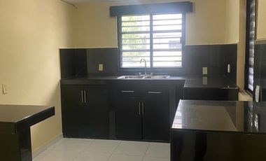 Casa en Venta en Los Fresnos I, Apodaca NL 3 Pisos 4 recamaras