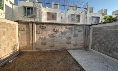 CASA EN CONDOMINIO EN RENTA $9,700.00 INCLUYE MATENIMIENTO