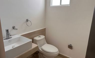 CASA EN CONDOMINIO EN RENTA $9,700.00 INCLUYE MATENIMIENTO