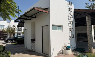CASA EN CONDOMINIO EN RENTA $9,700.00 INCLUYE MATENIMIENTO