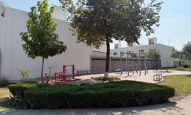 CASA EN CONDOMINIO EN RENTA $9,700.00 INCLUYE MATENIMIENTO