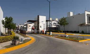 CASA EN CONDOMINIO EN RENTA $9,700.00 INCLUYE MATENIMIENTO