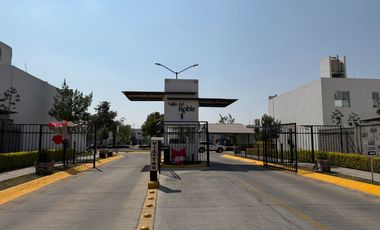 CASA EN CONDOMINIO EN RENTA $9,700.00 INCLUYE MATENIMIENTO