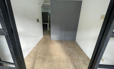 ALQUILO LOCAL COMERCIAL DE DOS AMBIENTES EN JOSE DE ANTEPARA Y ORIENTE. EXCELENTE UBICACION IDEAL PARA NEGOCIO O VIVIENDA