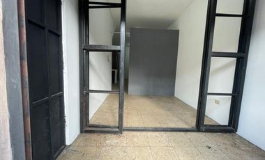 ALQUILO LOCAL COMERCIAL DE DOS AMBIENTES EN JOSE DE ANTEPARA Y ORIENTE. EXCELENTE UBICACION IDEAL PARA NEGOCIO O VIVIENDA