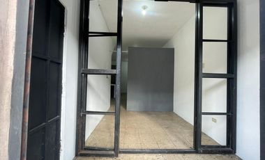 ALQUILO LOCAL COMERCIAL DE DOS AMBIENTES EN JOSE DE ANTEPARA Y ORIENTE. EXCELENTE UBICACION IDEAL PARA NEGOCIO O VIVIENDA