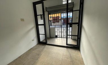 ALQUILO LOCAL COMERCIAL DE DOS AMBIENTES EN JOSE DE ANTEPARA Y ORIENTE. EXCELENTE UBICACION IDEAL PARA NEGOCIO O VIVIENDA