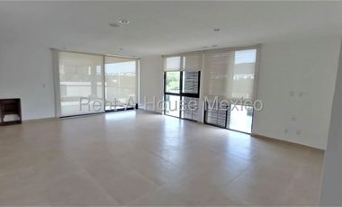 Departamento de 3 recámaras en segundo piso en renta en El Refugio, Querétaro