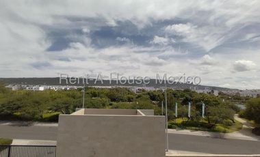 Departamento de 3 recámaras en segundo piso en renta en El Refugio, Querétaro