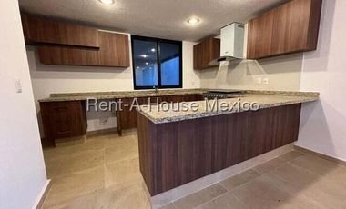 Departamento de 3 recámaras en segundo piso en renta en El Refugio, Querétaro