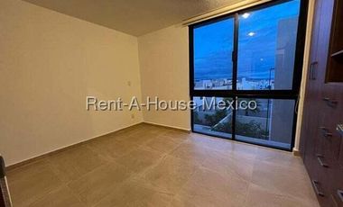 Departamento de 3 recámaras en segundo piso en renta en El Refugio, Querétaro