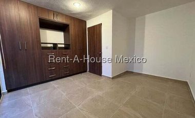 Departamento de 3 recámaras en segundo piso en renta en El Refugio, Querétaro