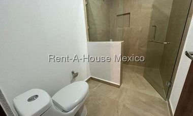 Departamento de 3 recámaras en segundo piso en renta en El Refugio, Querétaro