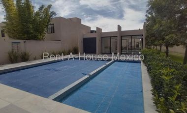 Departamento de 3 recámaras en segundo piso en renta en El Refugio, Querétaro