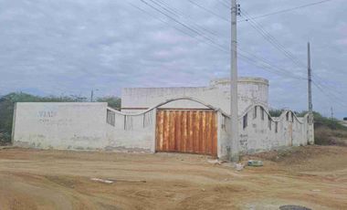 Salinas Frente a las Antenas de Tv Cable.