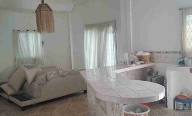 Salinas Frente a las Antenas de Tv Cable.