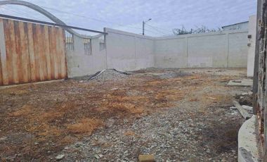 Salinas Frente a las Antenas de Tv Cable.