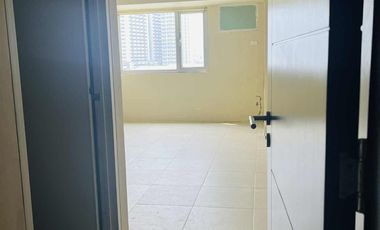Rush LOWEST SALE  OR RENT One large bedroom with parking   NEWLY RENOVATED at Avida Prime Taft  Manila