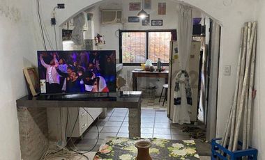 Venta de Casa de 2 dormitorios a reciclar en Zona Norte