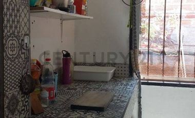 Venta de Casa de 2 dormitorios a reciclar en Zona Norte