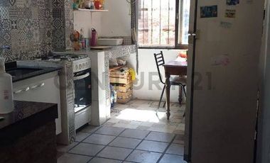 Venta de Casa de 2 dormitorios a reciclar en Zona Norte