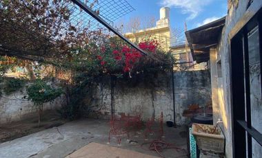 Venta de Casa de 2 dormitorios a reciclar en Zona Norte