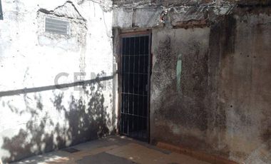 Venta de Casa de 2 dormitorios a reciclar en Zona Norte