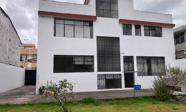 🏡 Casa en venta en Ibarra – Ideal para vivir e invertir, uso residencial o comercial