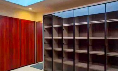 Dijual Rumah Mewah Seperti Villa  di tengah pusat Bisnis Cilandak