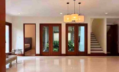 Dijual Rumah Mewah Seperti Villa  di tengah pusat Bisnis Cilandak