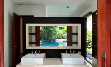 Dijual Rumah Mewah Seperti Villa  di tengah pusat Bisnis Cilandak