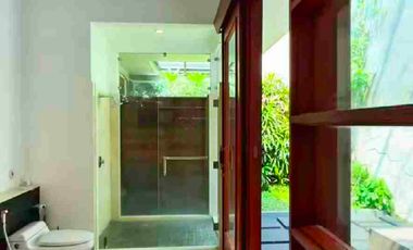 Dijual Rumah Mewah Seperti Villa  di tengah pusat Bisnis Cilandak
