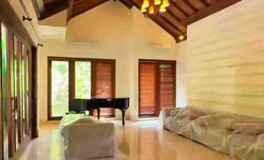 Dijual Rumah Mewah Seperti Villa  di tengah pusat Bisnis Cilandak