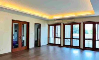 Dijual Rumah Mewah Seperti Villa  di tengah pusat Bisnis Cilandak