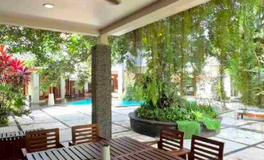 Dijual Rumah Mewah Seperti Villa  di tengah pusat Bisnis Cilandak