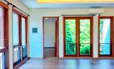 Dijual Rumah Mewah Seperti Villa  di tengah pusat Bisnis Cilandak