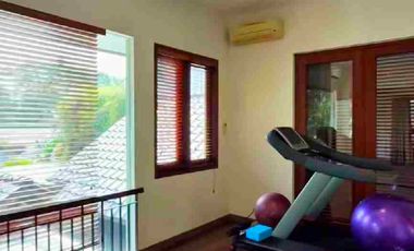 Dijual Rumah Mewah Seperti Villa  di tengah pusat Bisnis Cilandak