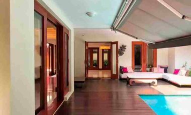 Dijual Rumah Mewah Seperti Villa  di tengah pusat Bisnis Cilandak