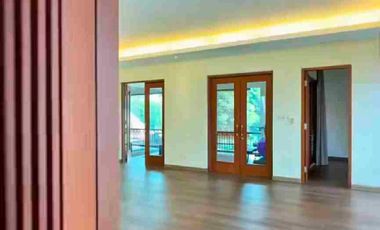 Dijual Rumah Mewah Seperti Villa  di tengah pusat Bisnis Cilandak