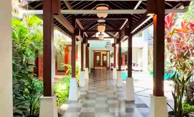 Dijual Rumah Mewah Seperti Villa  di tengah pusat Bisnis Cilandak