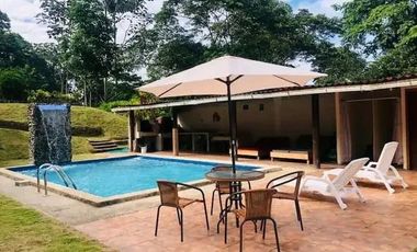 Venta de Quinta con Piscina Urbanización Cascada Azul, Pedro Vicente Maldonado