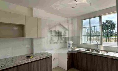 Casa en Venta, Urbanización TerraNostra, Vía a la Costa - Norte Guayaquil Ecuador.