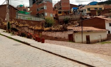 🏡✨ EN VENTA: Terreno Esquinero de 300m² en Urb. Conquistadores – ¡A pasos del Centro Histórico de Cusco! ✨🌍