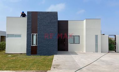 Se Vende Hermosa Casa De Campo En San Clemente- Pisco