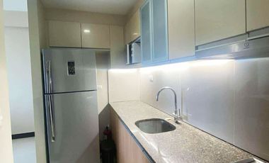 One Bedroom Beach Condo in 8 Newtown Boulevard Viewing Ocean