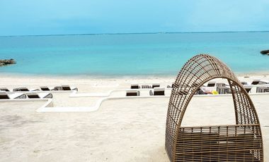 One Bedroom Beach Condo in 8 Newtown Boulevard Viewing Ocean