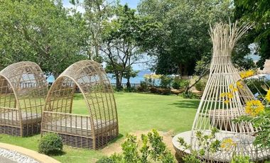 One Bedroom Beach Condo in 8 Newtown Boulevard Viewing Ocean