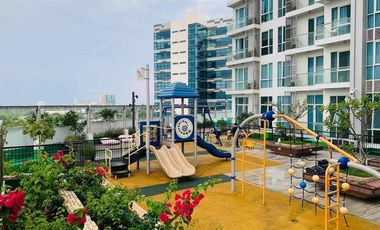 One Bedroom Beach Condo in 8 Newtown Boulevard Viewing Ocean