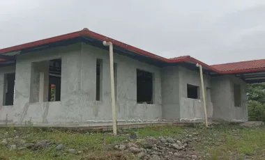 Invierte y personaliza: casa por terminar con 1.000 m² de terreno