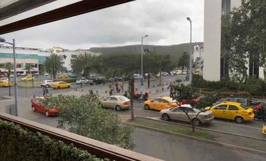 HERMOSO LOCAL COMERCIAL UBICADO EN EL SEGUNDO PISO / ROOFTOOP